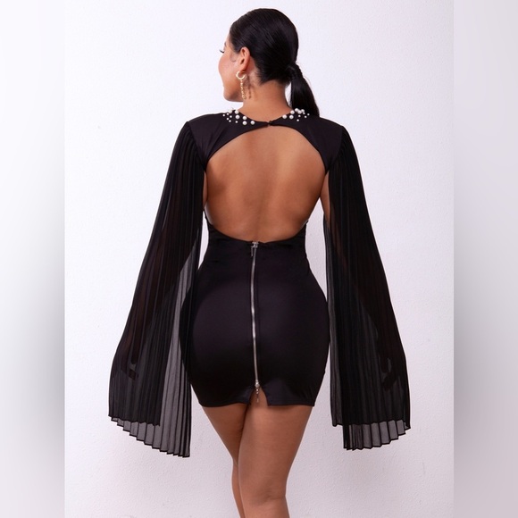 Backless Pearl Detail Pleated Split Sleeve Dress - Picture 4 of 5